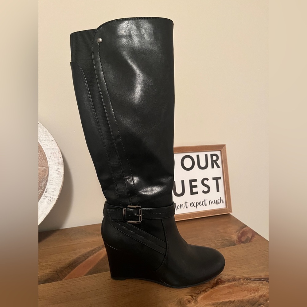 Aldo wedge boot. Size 7